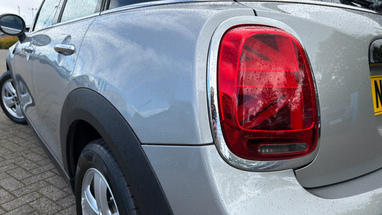 MINI Hatchback 1.5 Cooper Classic 5dr Auto Petrol Hatchback